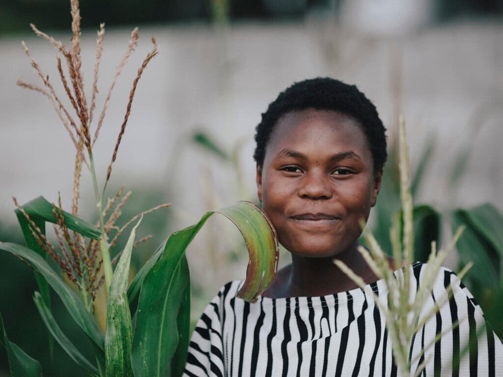 Photo: Anna Hugosson A closeup of a Zimbabwean woman in a field.