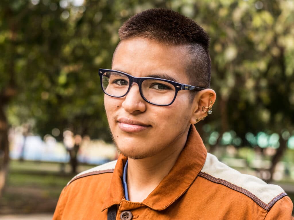 Foto: Diakonia En ung man tittar in i kameran