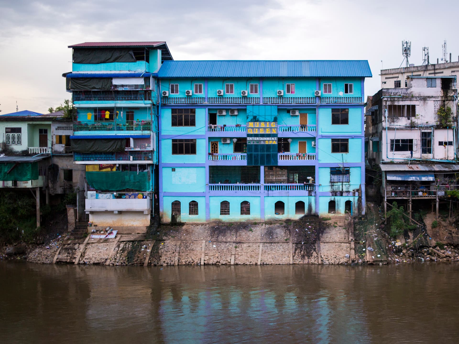 Photo: Biel Calderon A view of a river and a house by the river